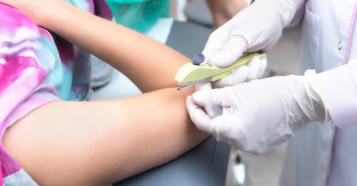 Implantul contraceptiv: eficiență >99% și protecție 3 ani